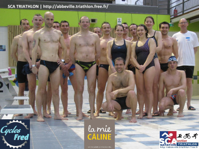 Triathlètes a l'entrainement enchainement