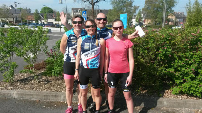 Laurent, Delphine, Manon et Bénédicte vélo après natation