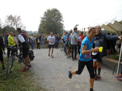 Bénédicte à l'arrivée du relais Pont Rémy - Bourdon (100km du Val de Somme)