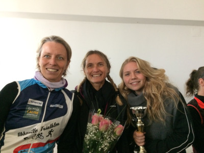 1ère Relais femme avec Elise(nat), Nathalie(vélo), Béné (CAP)