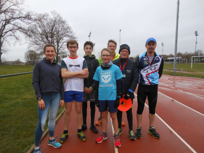 Très peu de monde pour cette séance de vma,malgré le renfort de l'école de triathlon. La météo?