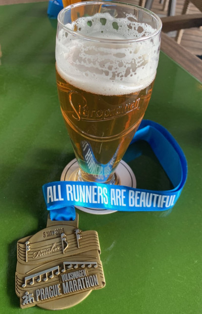 La petite mousse accompagnant la médaille du marathon de Prague